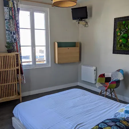 L'aiguille Creuse Hotel Étretat